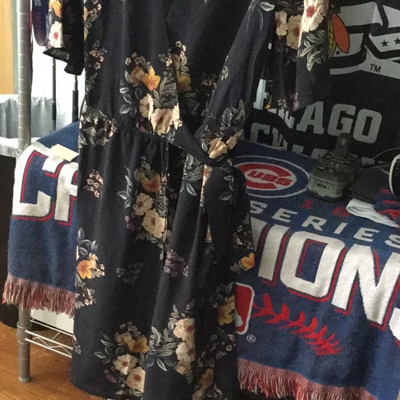 Silk dress - Picture 3 of 3